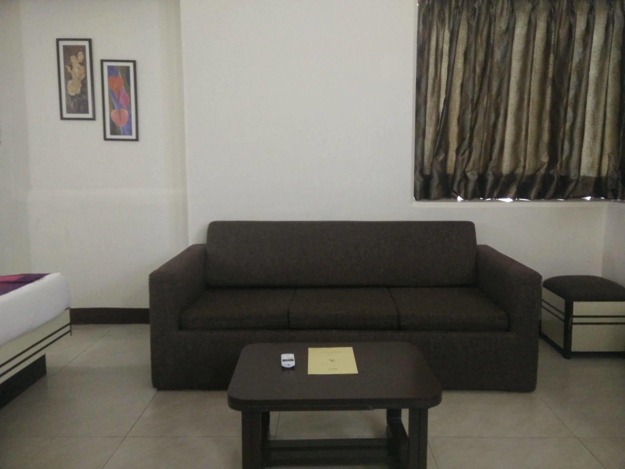 Hotel, Colaba Hotel Bombaj